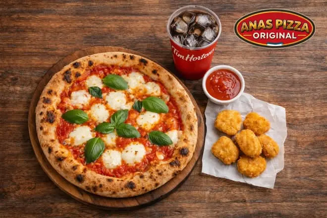 Une pizza margherita sortie du four, des nuggets et une boisson, chez Anas Pizza Original
